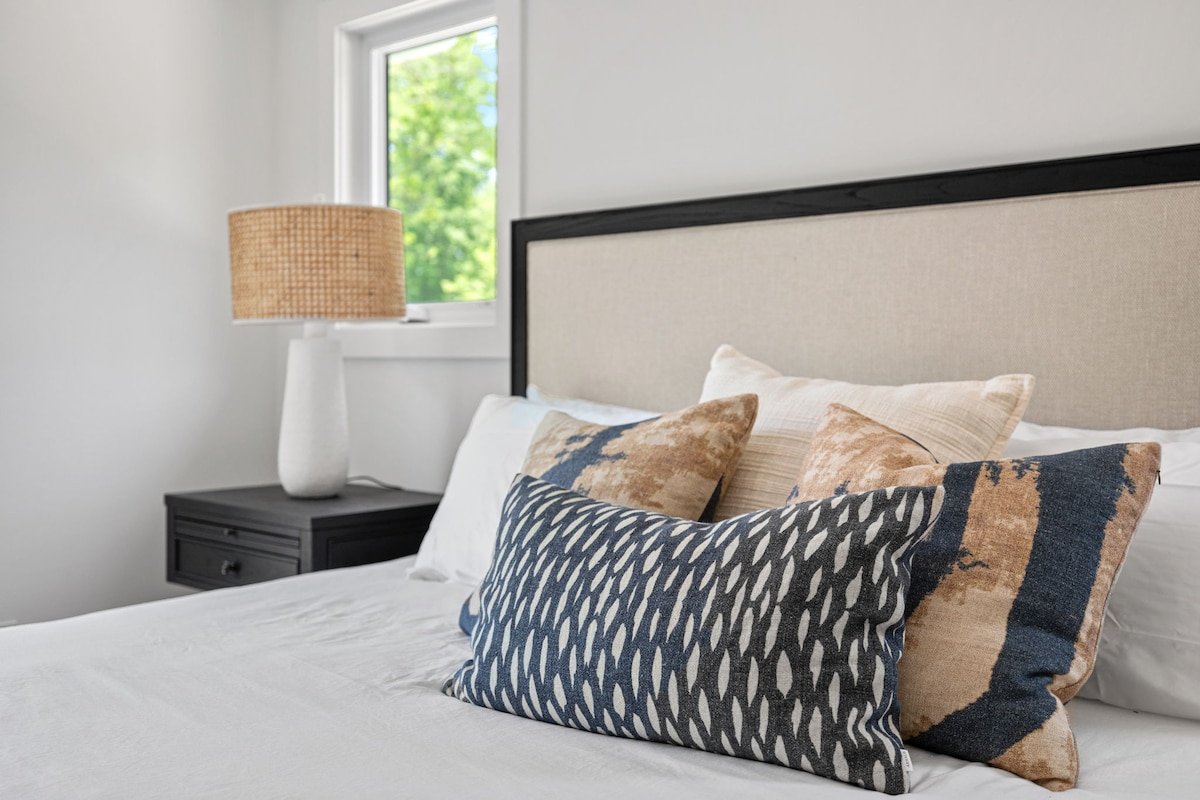 Contemporary 26-Acre Estate, Private Beach, Pool gallery image 4