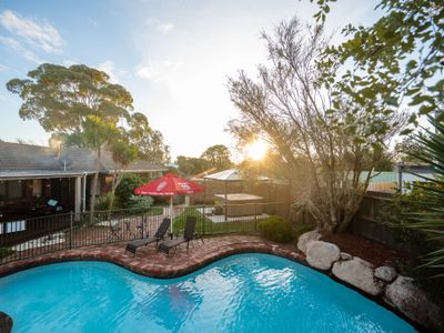 80’s Renovated Gem 400m to Beach