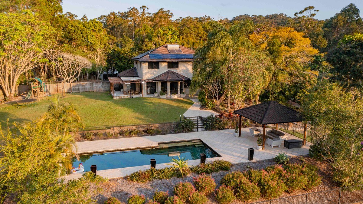 H a m p t o n Hill ~ Luxe Acreage Retreat gallery image 4