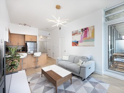 3BR – King Bed | Free Parking/ Union Station