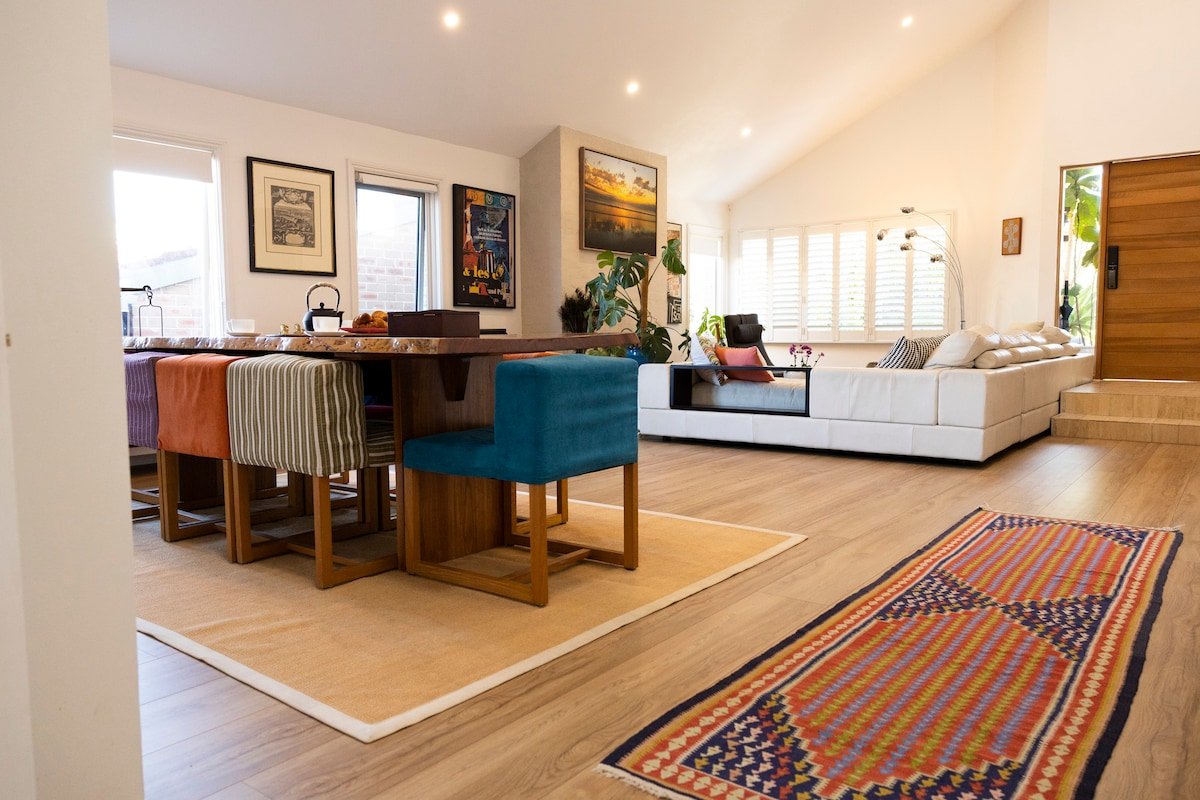 Stunning home near Beach with Pool & Sauna gallery image 5