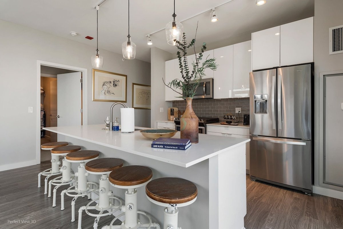 Gold Coast Gem: A 2BR Sanctuary w/ Stunning Views gallery image 3