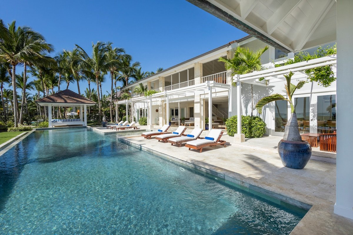 Oceanfront Estate w Pool + Guest House gallery image 4