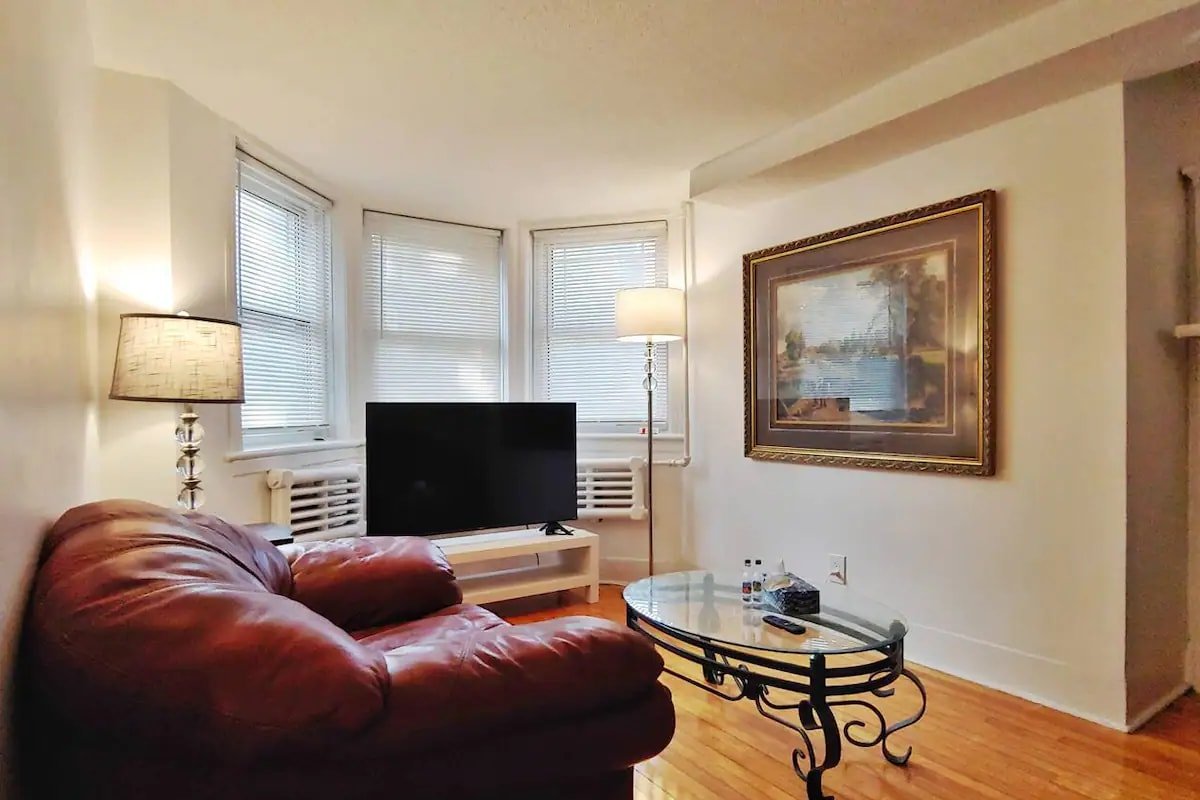 3+2Br 3 Bath Full Kitchen 2 Parking Downtown gallery image 2