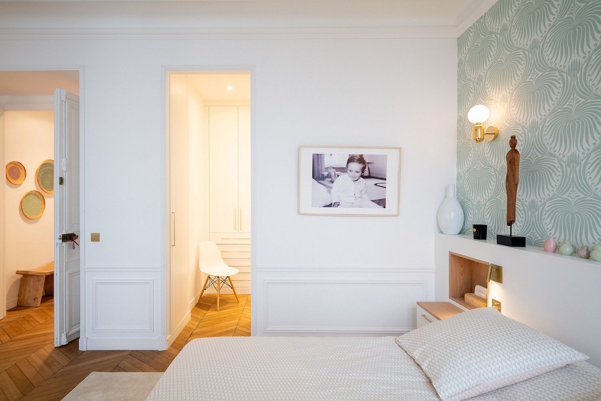 Par032 – Luxury apartment with terrace in Paris 17 gallery image 3