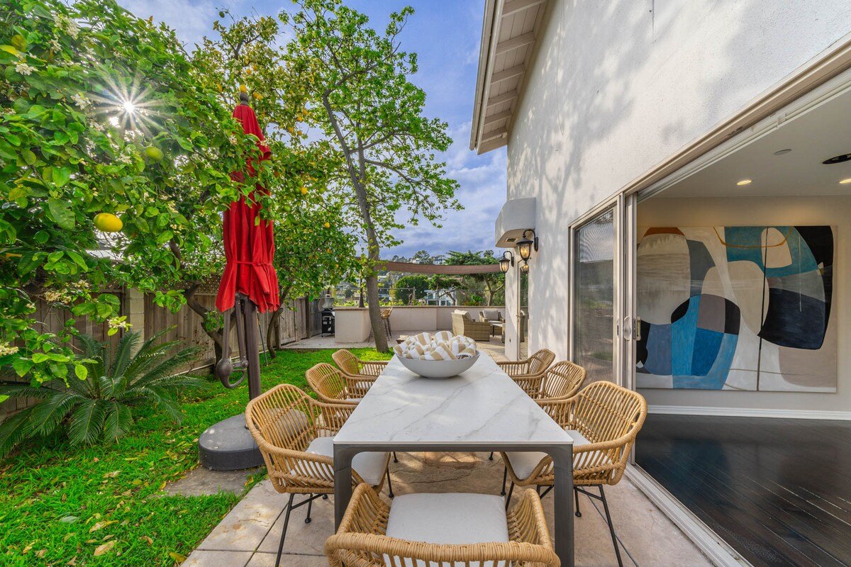 Hollywood Hills bIg blue views gallery image 5