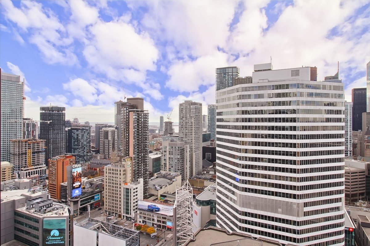 Luxury Penthouse Suite downtown gallery image 4