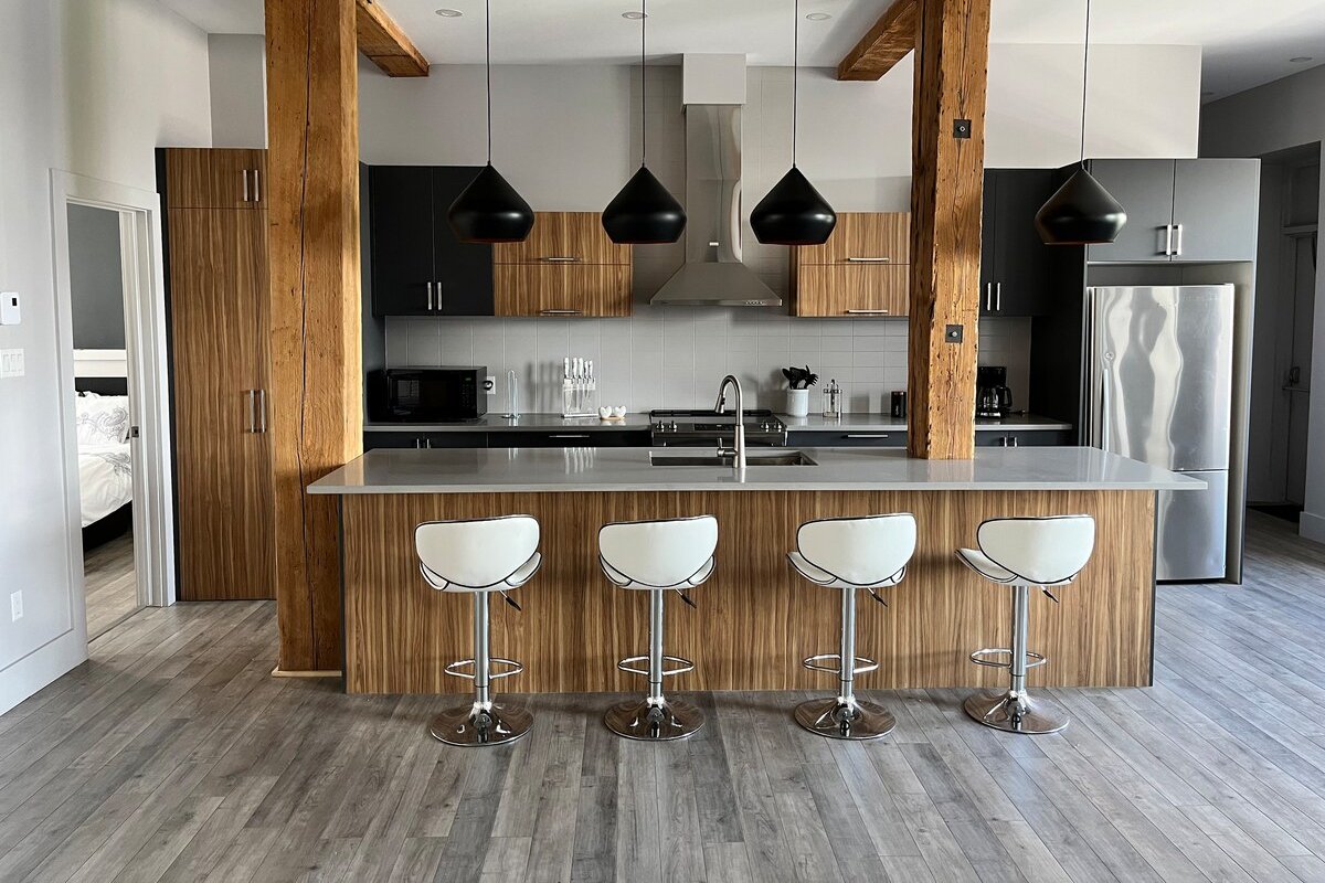 Delightful condo in OldMontréal, parking included gallery image 3