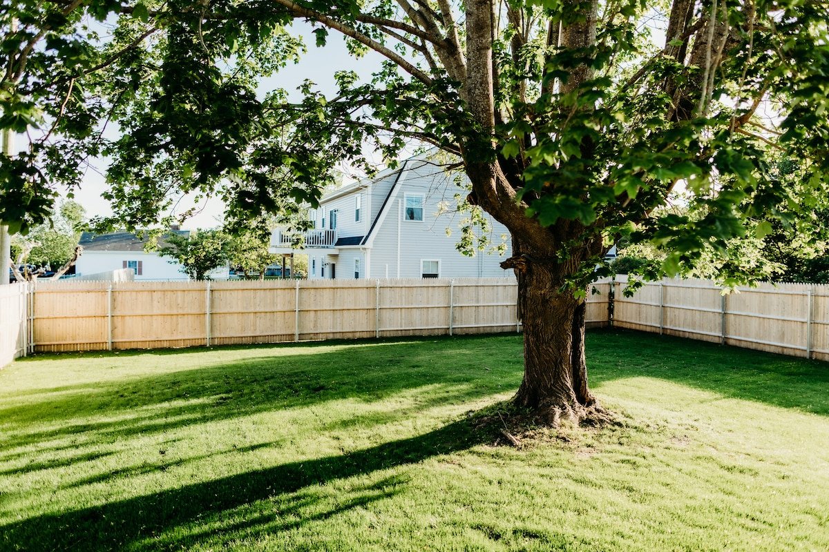 Spacious Newport Home • Yard + Firepit • Parking gallery image 3
