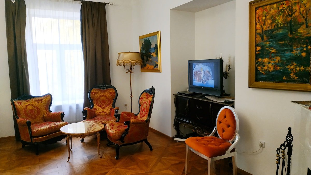 Old Town Charm 5bedrm 178sqm 7 rooms appartment gallery image 3