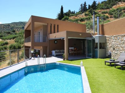 Design Villa Nicol • Heated Pool • Summer kitchen