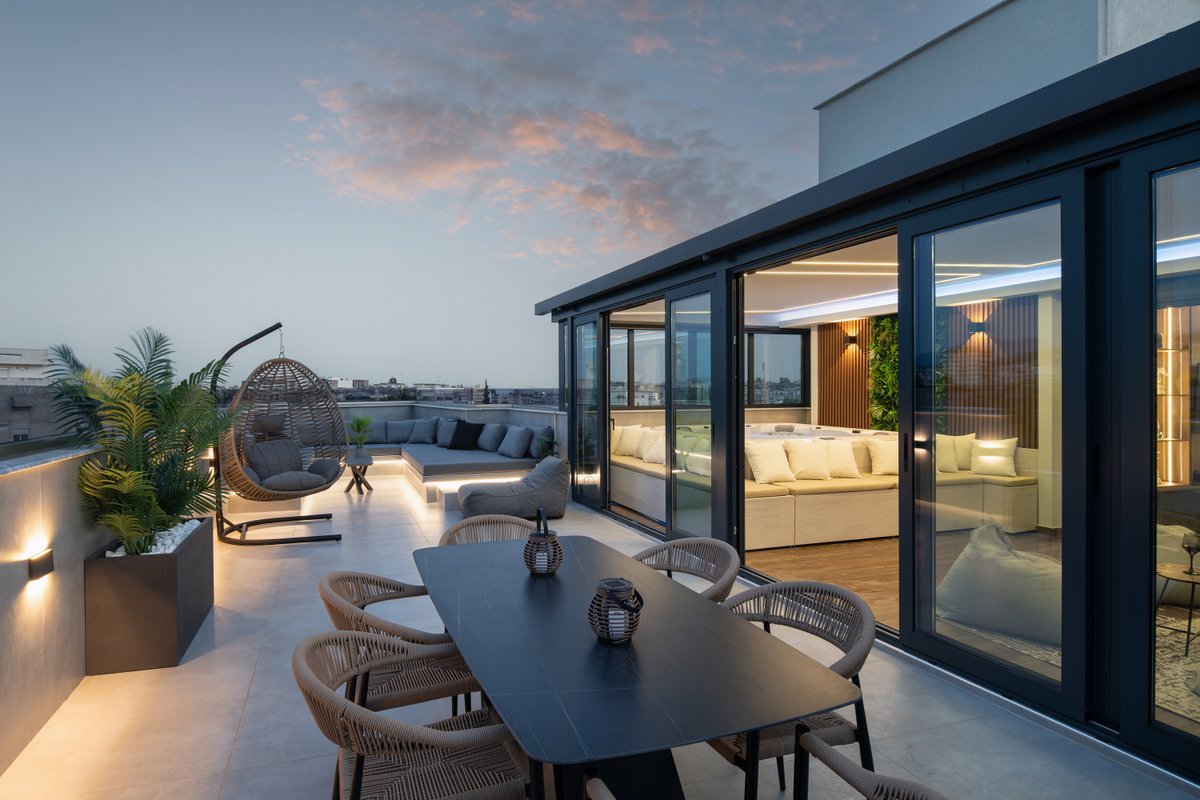 Luxurious Penthouse with Jacuzzi – Town Centre