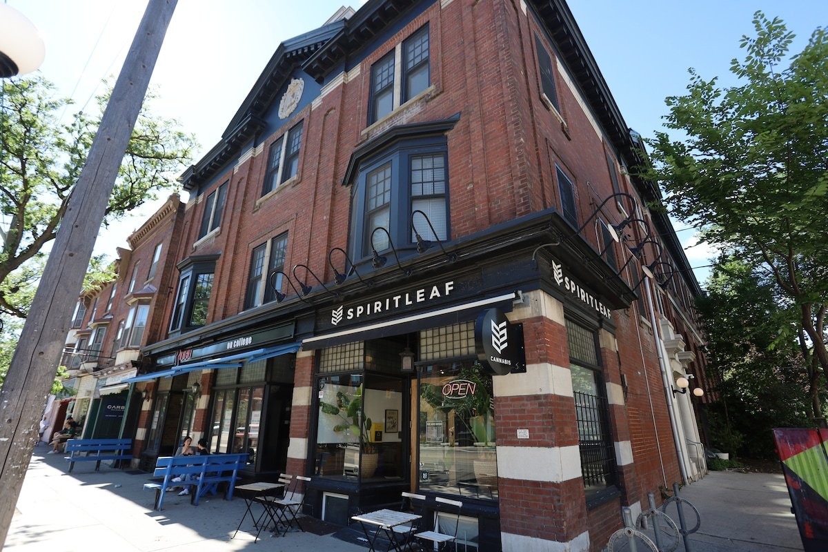 Comfort and Luxury meet in heart of Little Italy gallery image 4