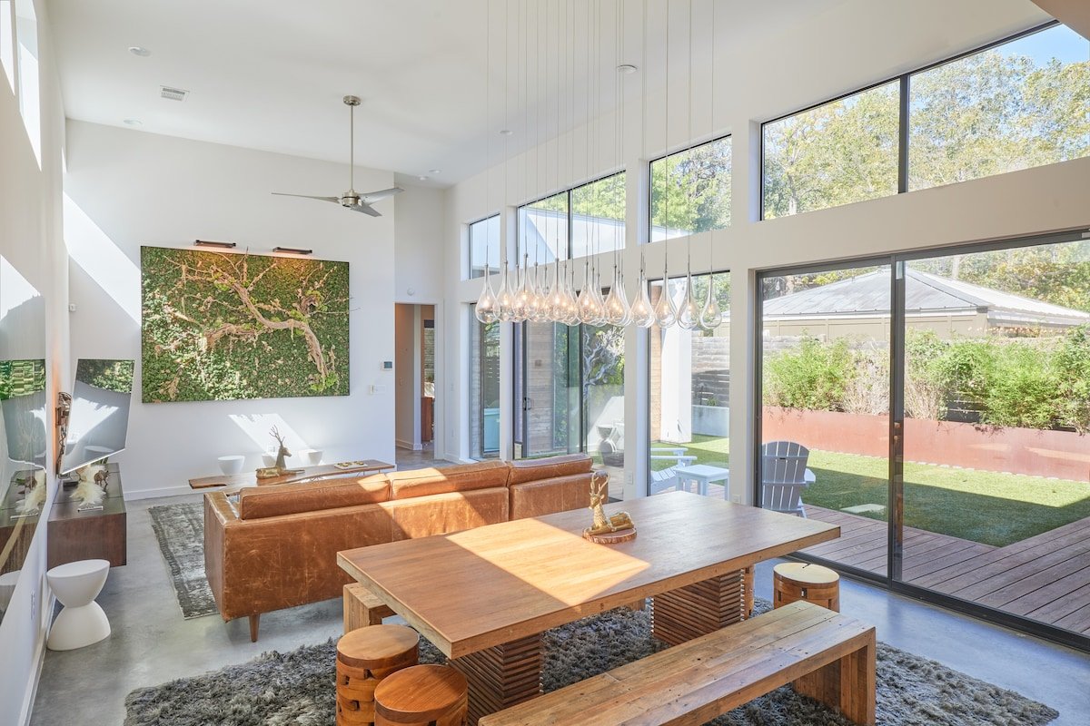 1M to Zilker & Barton Springs ~ Hot Tub ~ 4BR/4BA gallery image 3