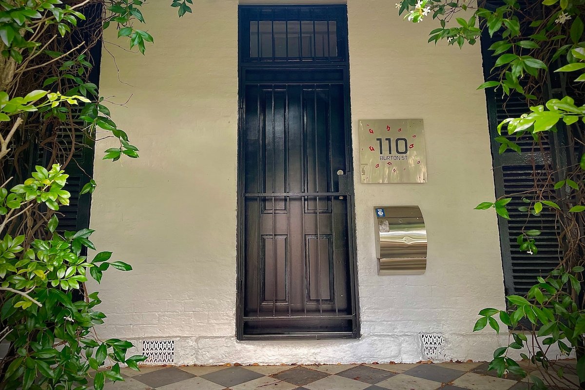 Spacious and Private Darlinghurst Retreat gallery image 3