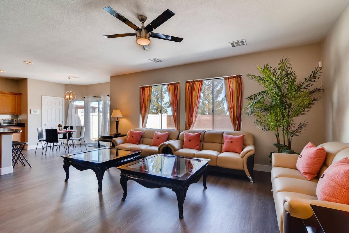 Near Downtown & Speedway, has 15 beds gallery image 3