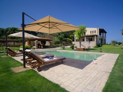 Beautiful villa with pool, 400m from the beach