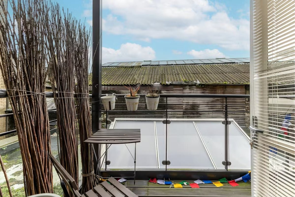 Live like a bank director in old city monument gallery image 4