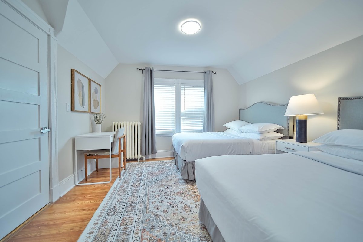 Large Duplex Free Prkg mins 2 Train downtownFenway gallery image 5