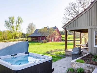 40-acre estate w/spa 3 mi to downtown Stillwater.