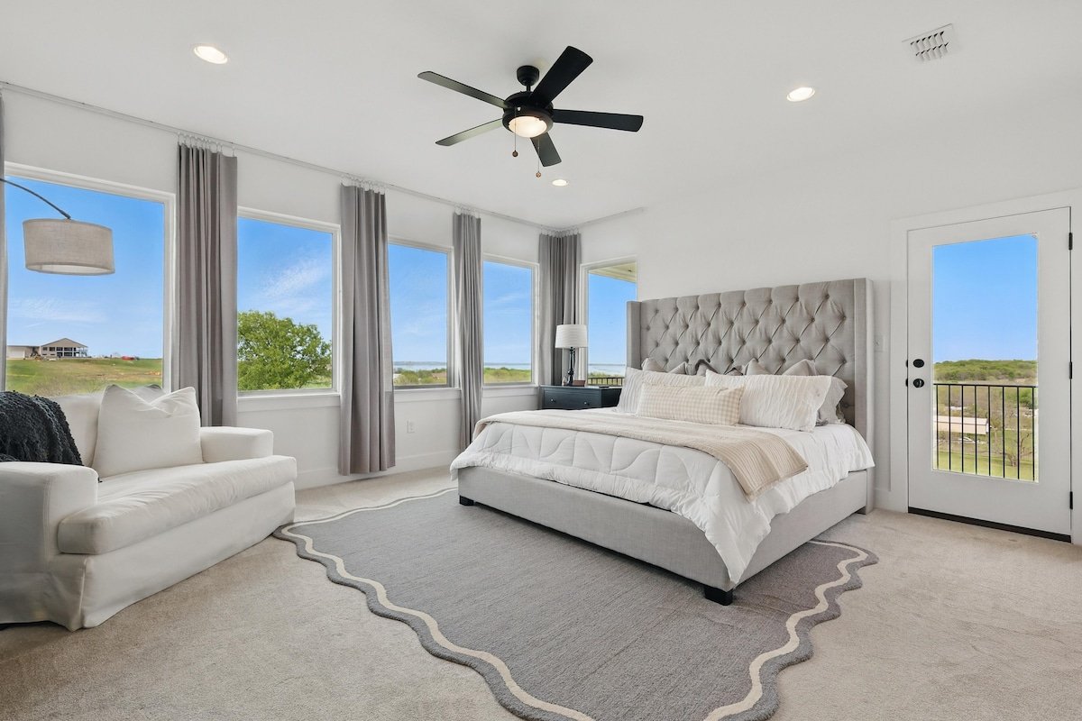 Honey Locust Hill – Gated Lake Retreat + 10 Acres! gallery image 2