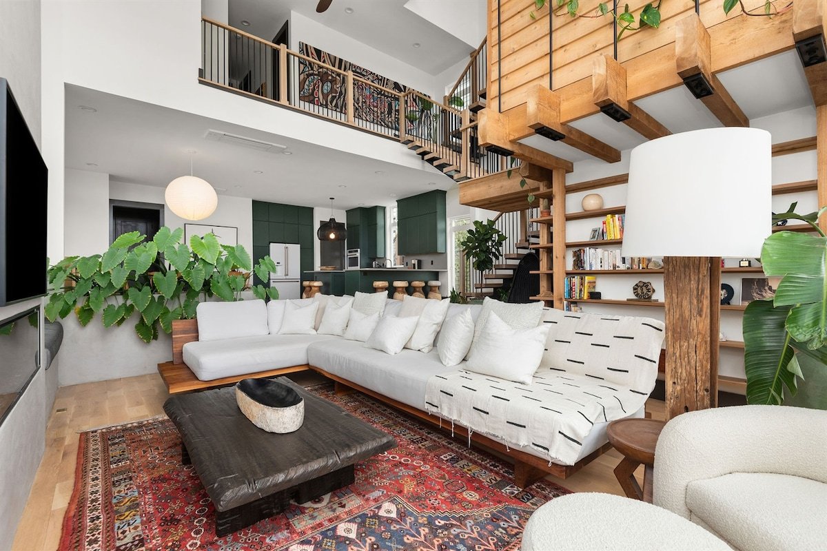 Hillside retreat w/ rooftop patio & hot tub gallery image 2