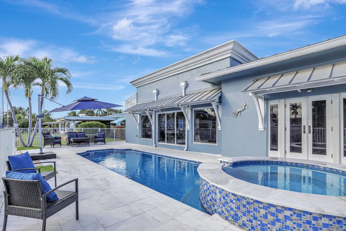 Dockside 3BR Villa Waterfront w/Pool & Hot tub