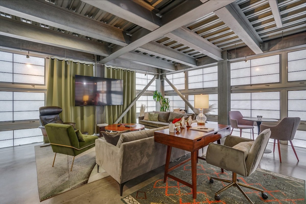 Venice CA “The Steel Rose” Flat gallery image 2