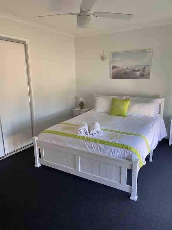 Spacious beach house in beautiful Dicky Beach gallery image 4