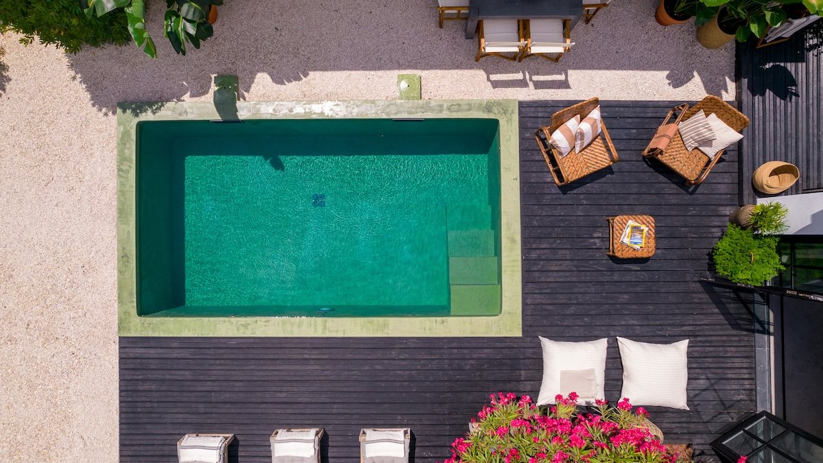 Amazing Pool Pavilion with Private Heated Pool gallery image 2