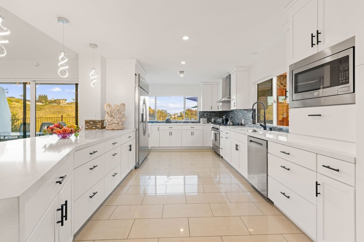 Modern Hilltop Escape I Pool, Rooftop, Ocean View gallery image 3