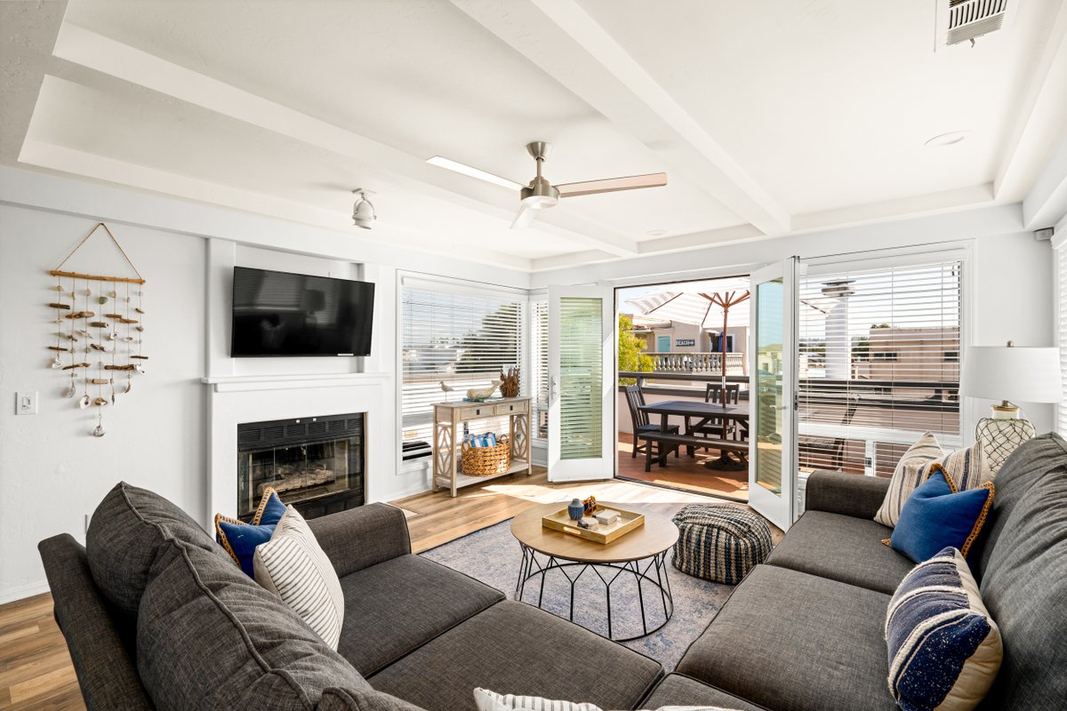 Ocean Breeze, Newly Renovated Beach Home w/ AC