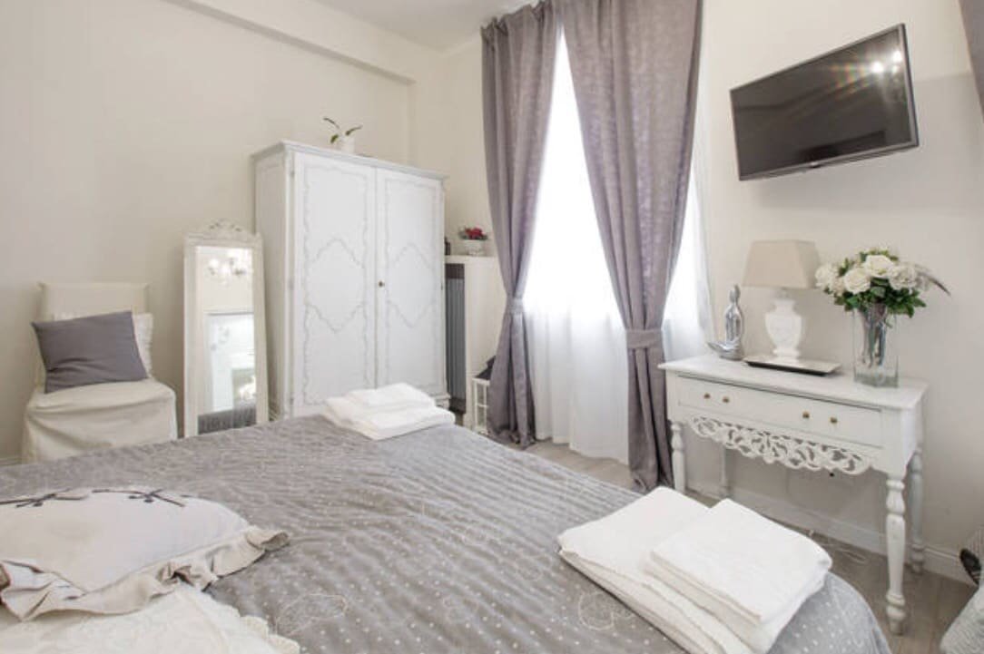 Vatican Balcony Suites BorgoPio 5-10pax gallery image 4