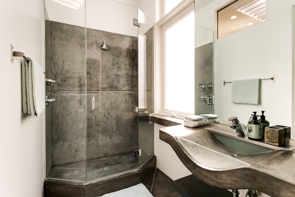 Custom-Built Villa Four Blocks from Venice Beach gallery image 4