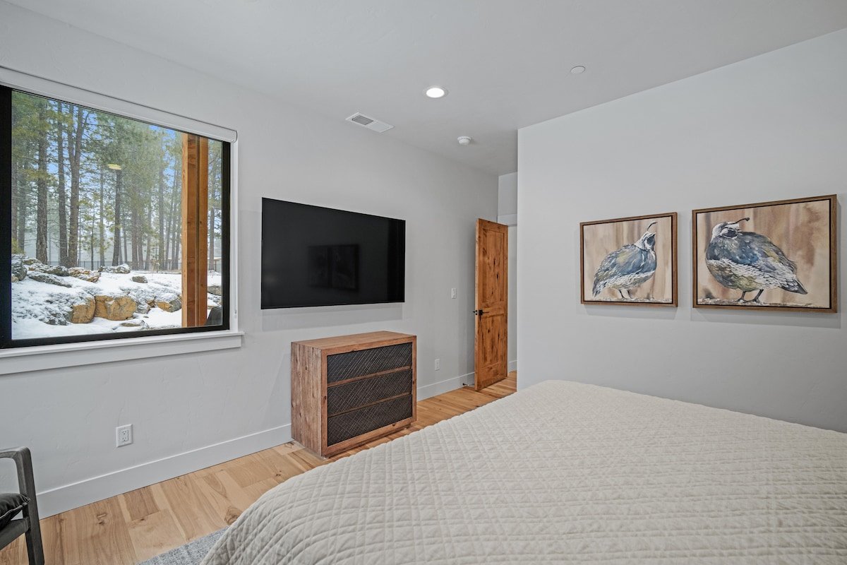 Family Escape | Firepit, Hot Tub & Game Loft gallery image 4