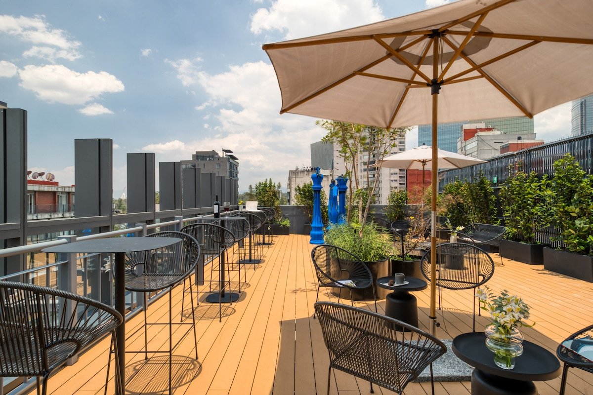 Modern Balcony Apt in Upscale Location+Rooftop+Gym gallery image 5