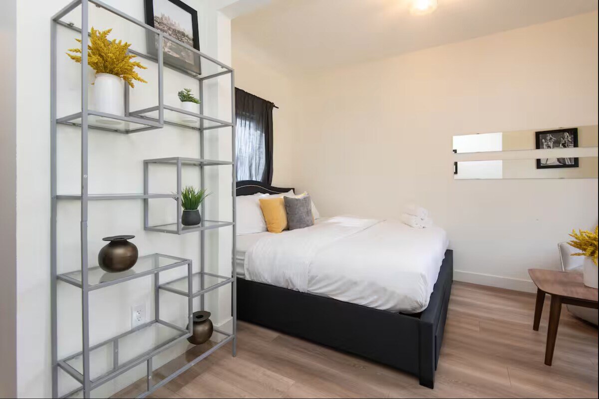 Super Fun 7BR House Near DTLA gallery image 3