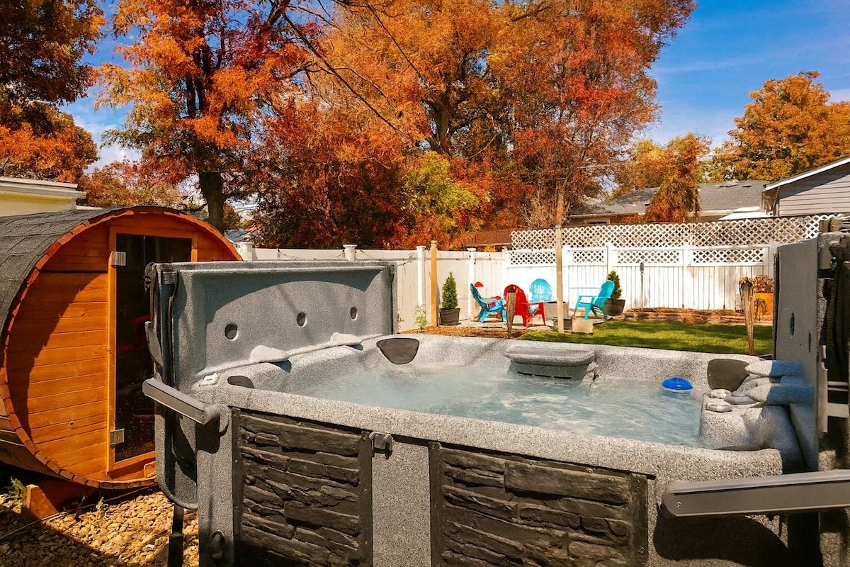 Luxury 3b/3b Hot tub, Sauna, Home Gym, Fenced yard gallery image 2