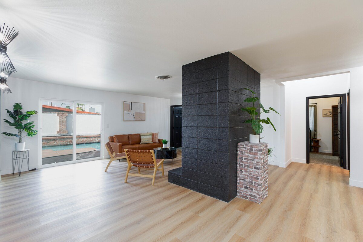 Las Vegas Ideal Location · Serene Pool Retreat gallery image 4