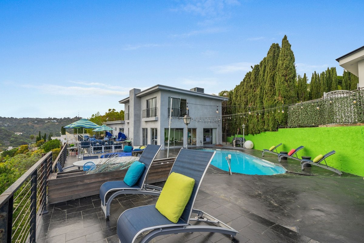 holliwood hills amazyng gallery image 3