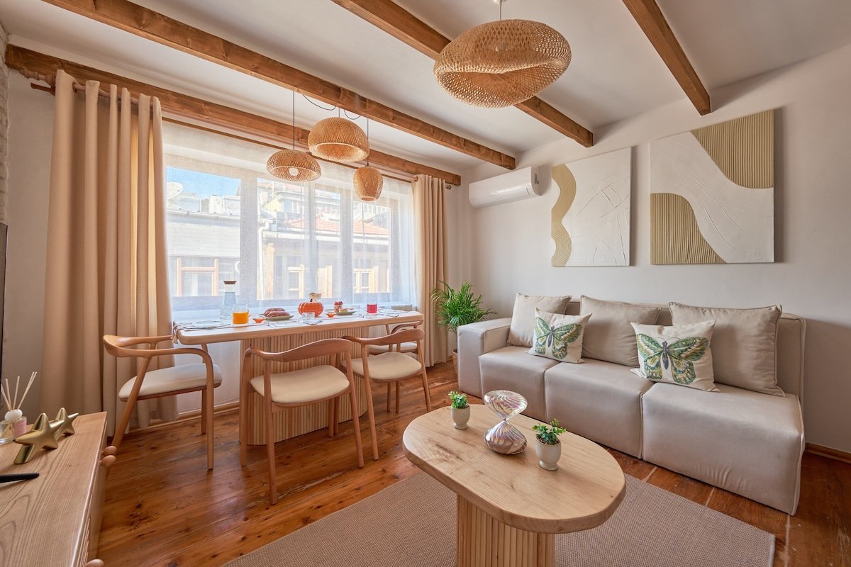 Urban Oasis: Duplex 3BR, 2BA, 2 Private Terraces gallery image 5