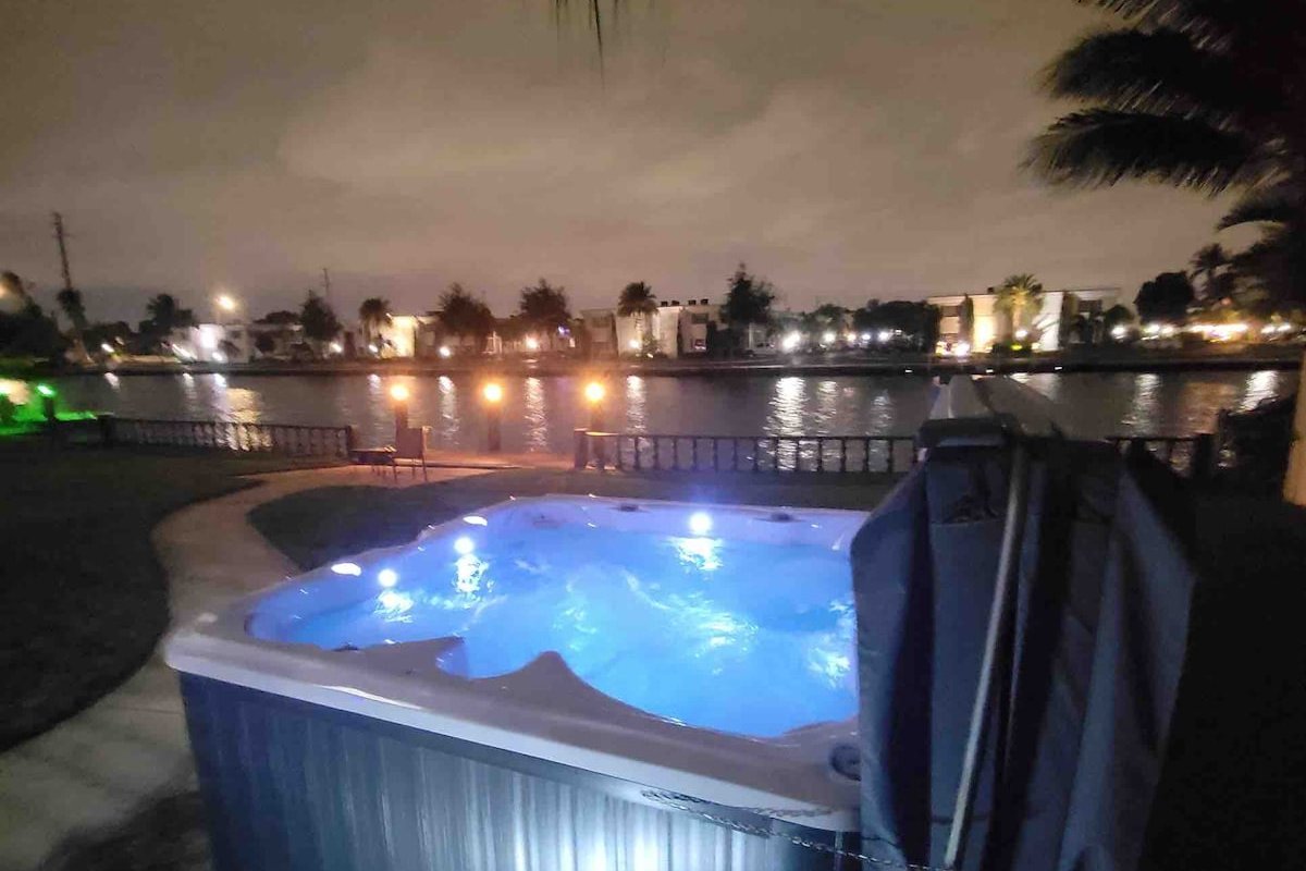 Paradise Waterfront-Jacuzzi-heated Pool-familyhome gallery image 2