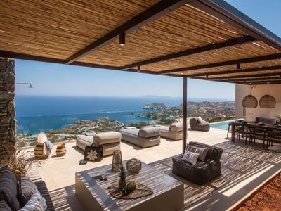 Villa Ouranos: Sleek Design & Sea Views by etouri