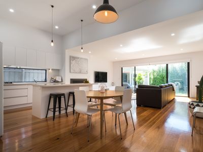 4BR Home, Top Family Area, Easy City Train Access