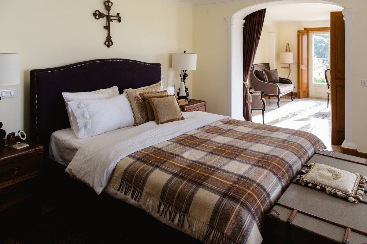 Cozy Christmas Villa, fireplace and magic sparkle gallery image 4