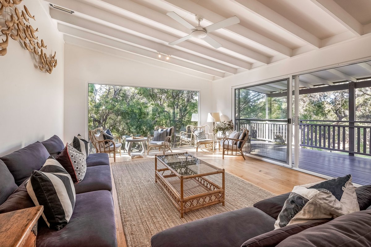 Anelga – Beachfront on Eagle Bay