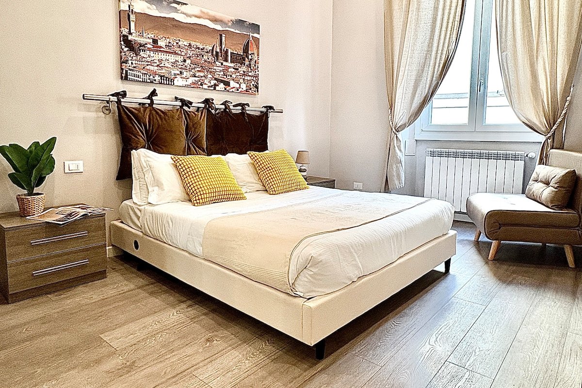 Silver Novella Luxury Apartment – City center gallery image 2