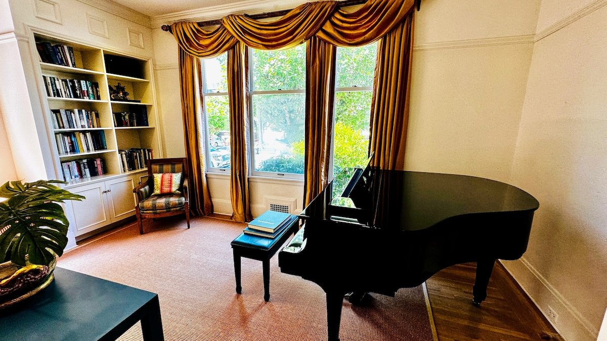 Spacious and elegant Presidio Heights home gallery image 5