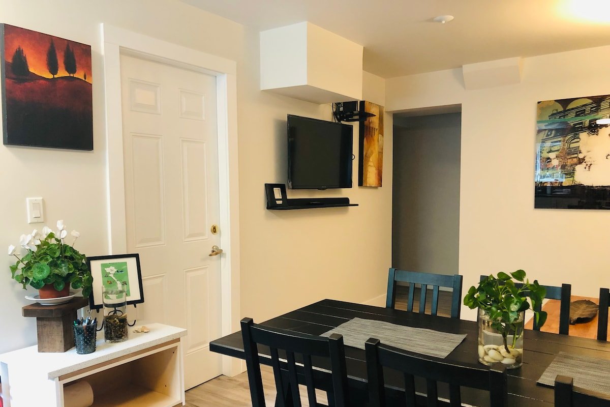 Kensington-Cedar Cottage Private Suite & Entrance gallery image 5