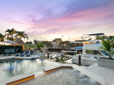 Spectacular Waterfront for12! Tiki, Pool & Hot Tub